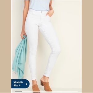 EUC Old Navy Rockstar White Skinny Jeans!